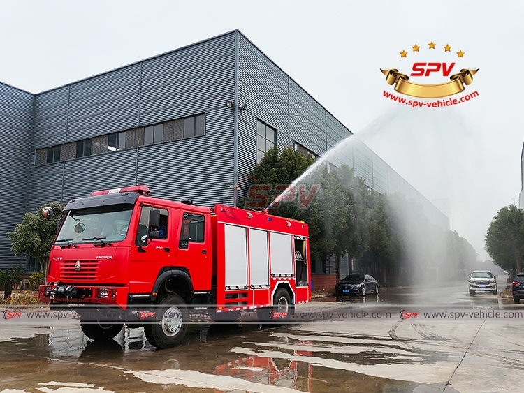 4X4 Sinotruk Fire Truck Working View